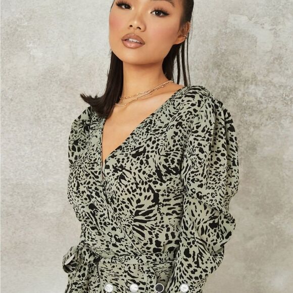 Misguided Green Animal Print Surplice Ruffle Dress. Size 6. - Picture 3 of 12